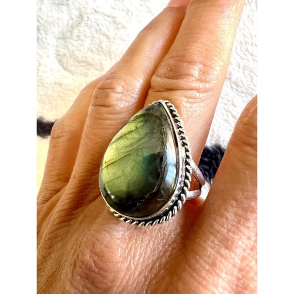 925 Super Flash Labradorite Earrings + Ring Set - Picture 5 of 8